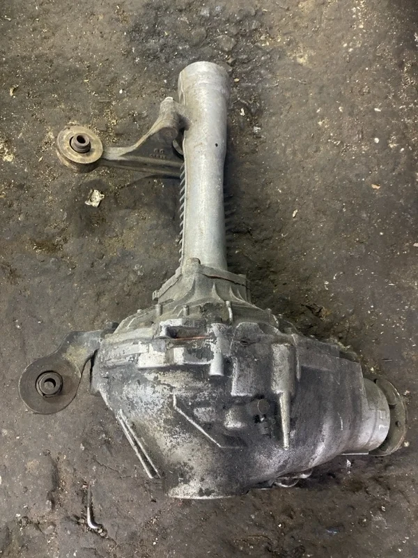 Редуктор переднего моста Lexus LX 570 (2007-2022) 4111060B80