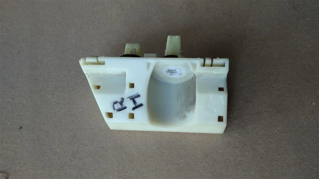 Б.у. крепление бампера зад NISSAN FUGA PY50 NISSAN FUGA PY50