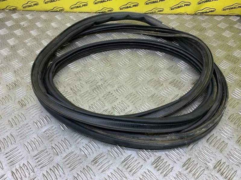 Уплотнитель багажника Lexus LX 570 (2007-2022) 2008 6788160120 ВНЕДОРОЖНИК 5.7 I 3URFE