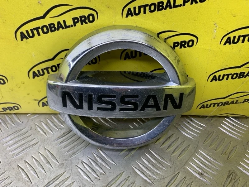 Эмблема Nissan Pathfinder (R51M) 2004-2013 2005 62890EB300 ВНЕДОРОЖНИК 2.5 D YD25DDTI