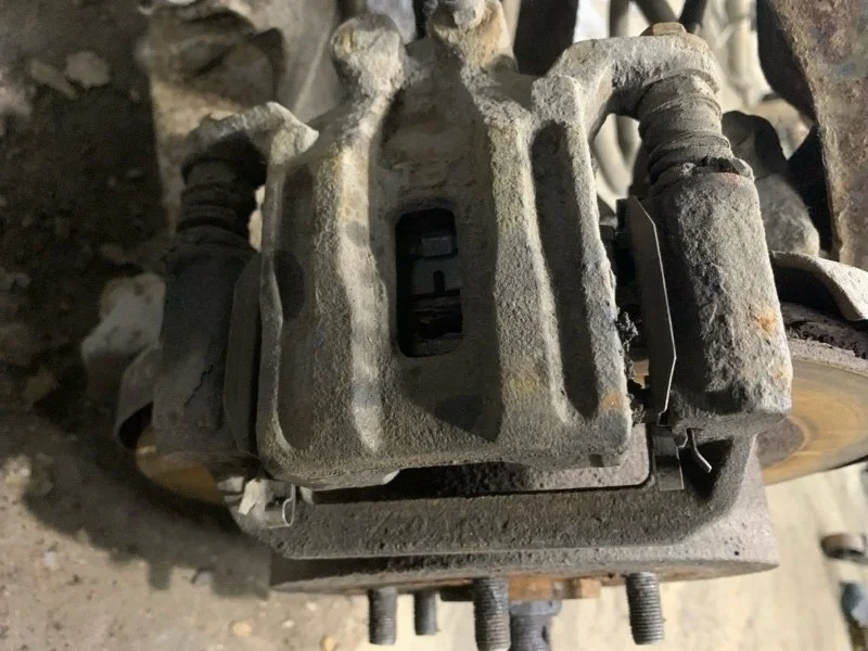 Суппорт задний левый Nissan Pathfinder (R51M) 2004-2013 2005 44011EB30A ВНЕДОРОЖНИК 2.5 D YD25DDTI