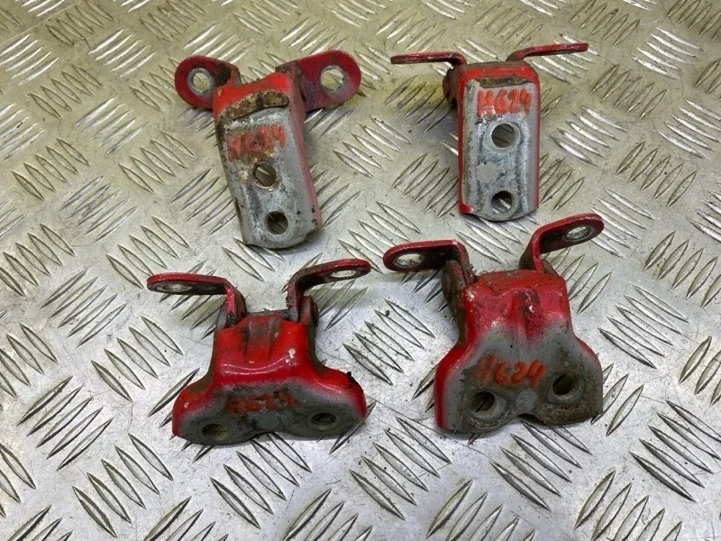 Петля двери Toyota Hilux (2005-2015) 2014 6871002070 ПИКАП 2.5 D 2KDFTV