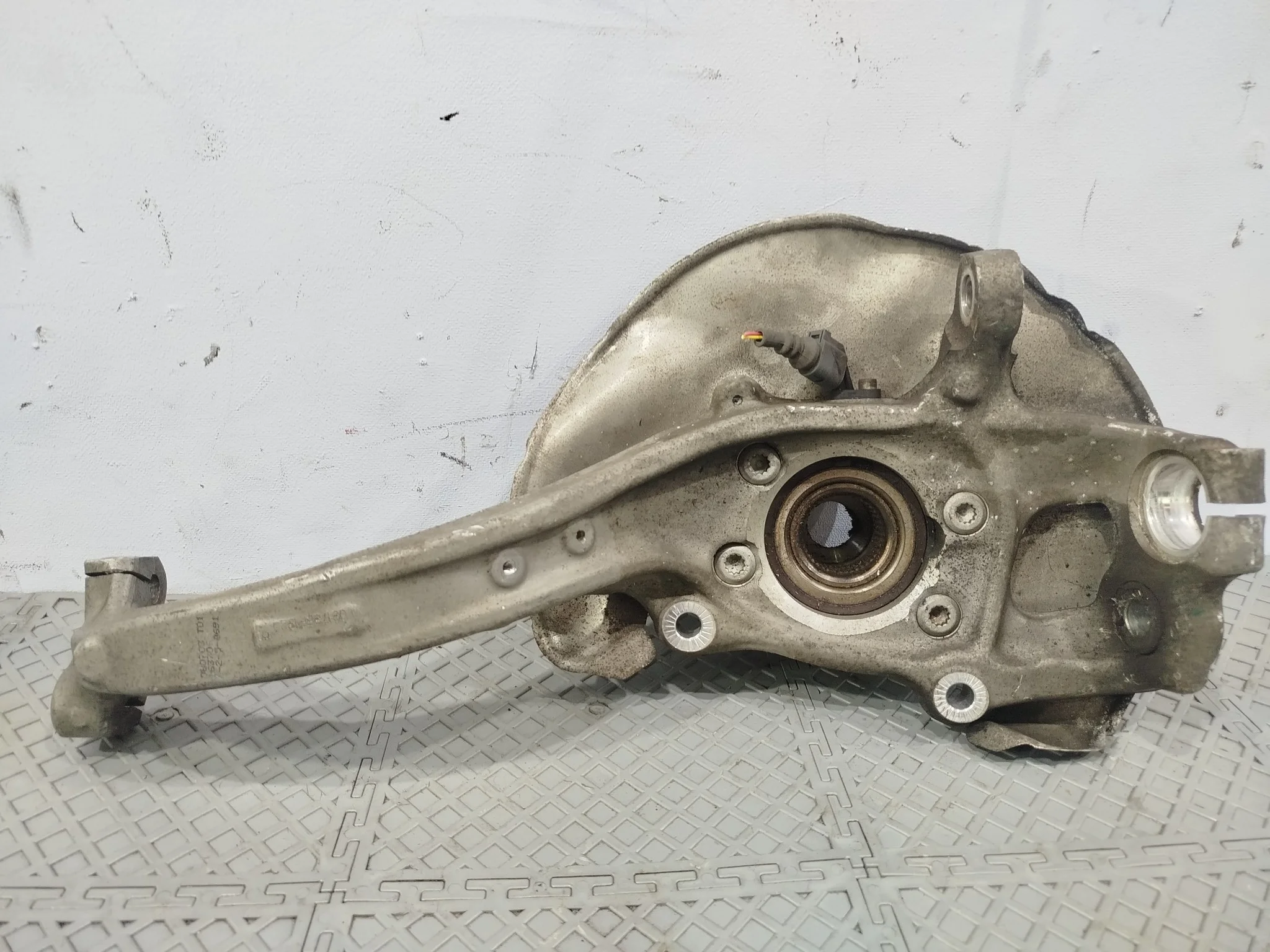 СТУПИЦА AUDI ПЕРЕД ЛЕВО 8K0407253R