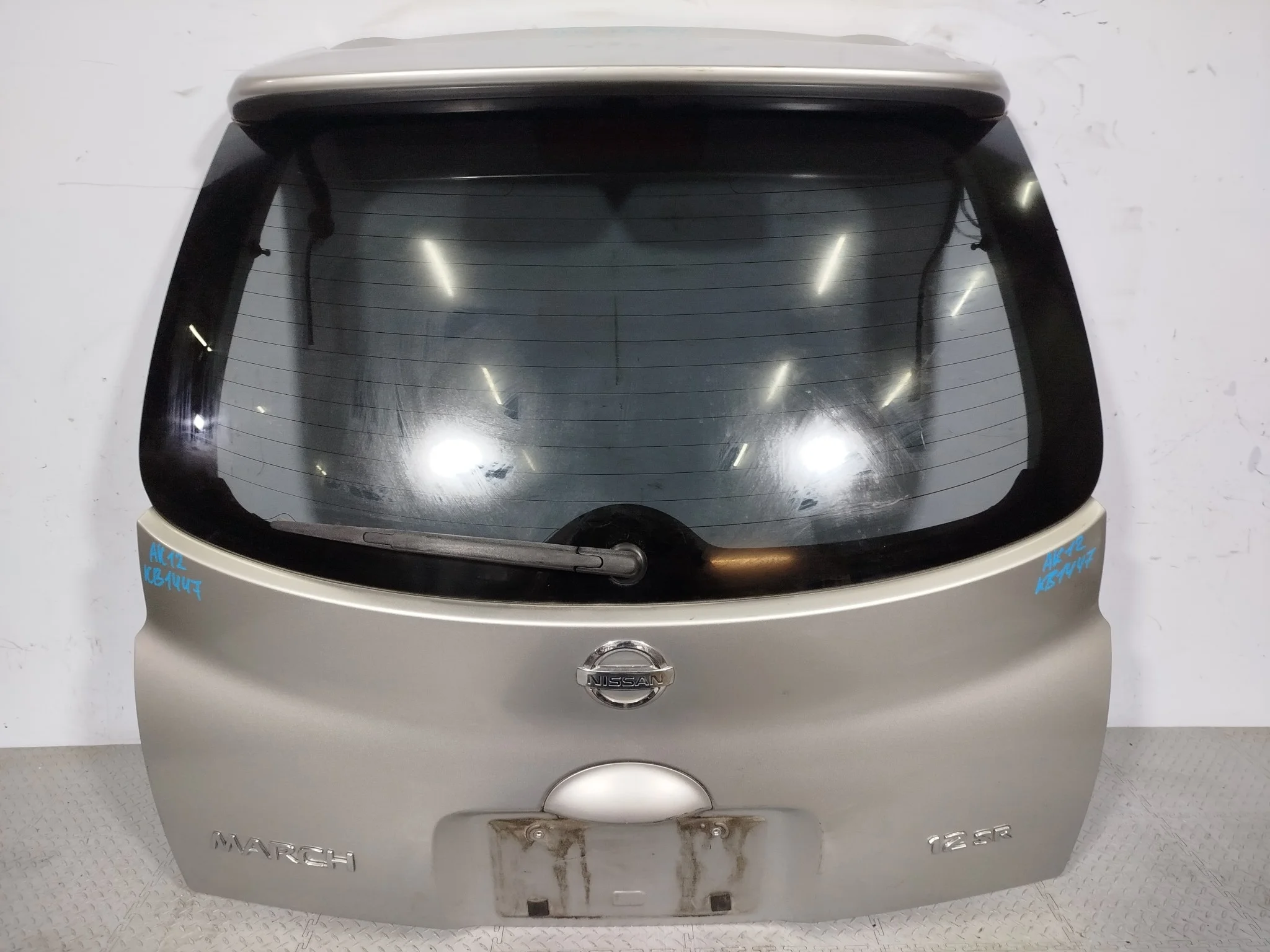 ДВЕРЬ ЗАДНЯЯ NISSAN MARCH MICRA K0100AX0BM серебро, KY0 KB1447