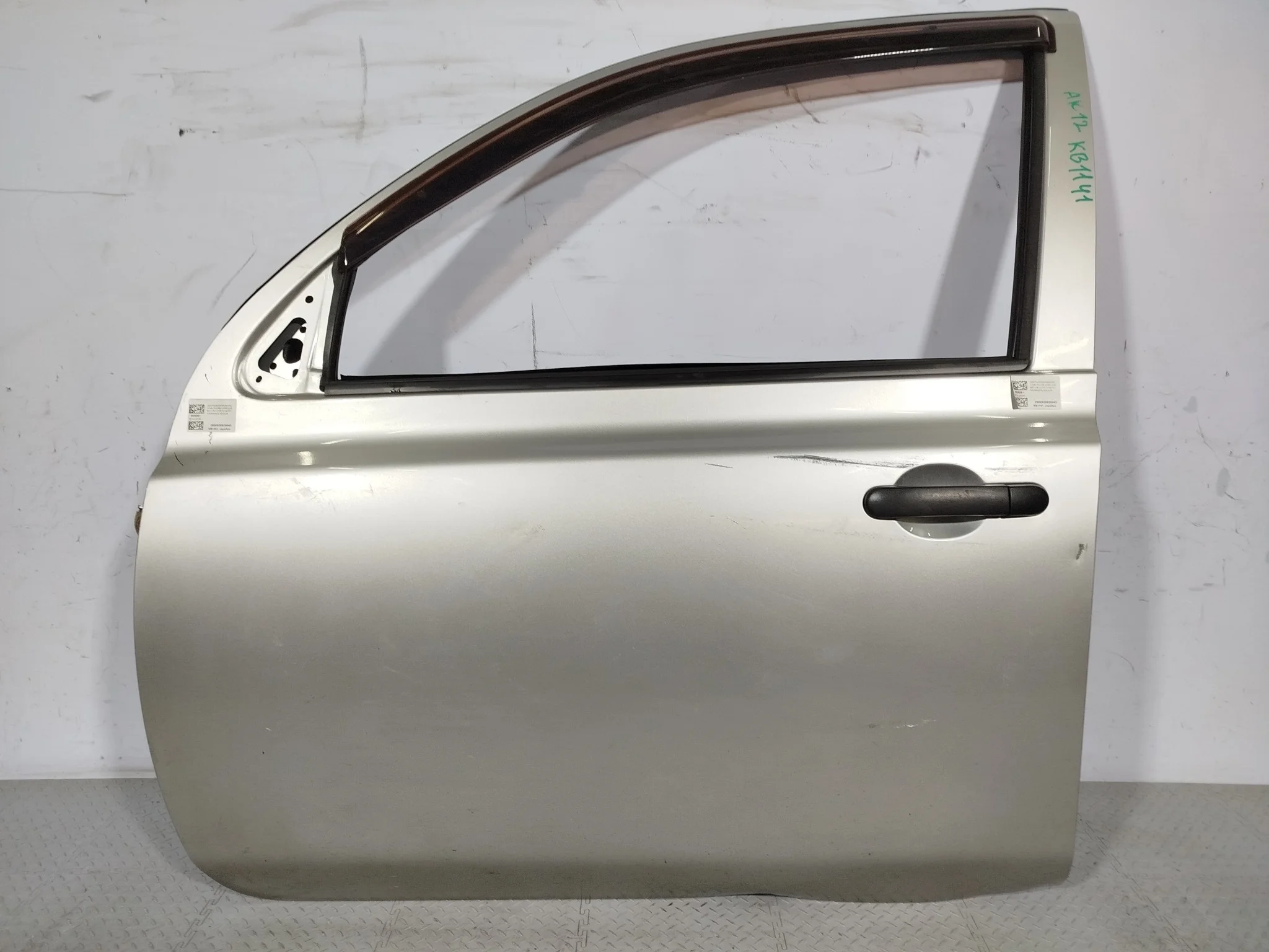 ДВЕРЬ NISSAN MARCH MICRA H0101AX0MM серебро, KY0 KB1141