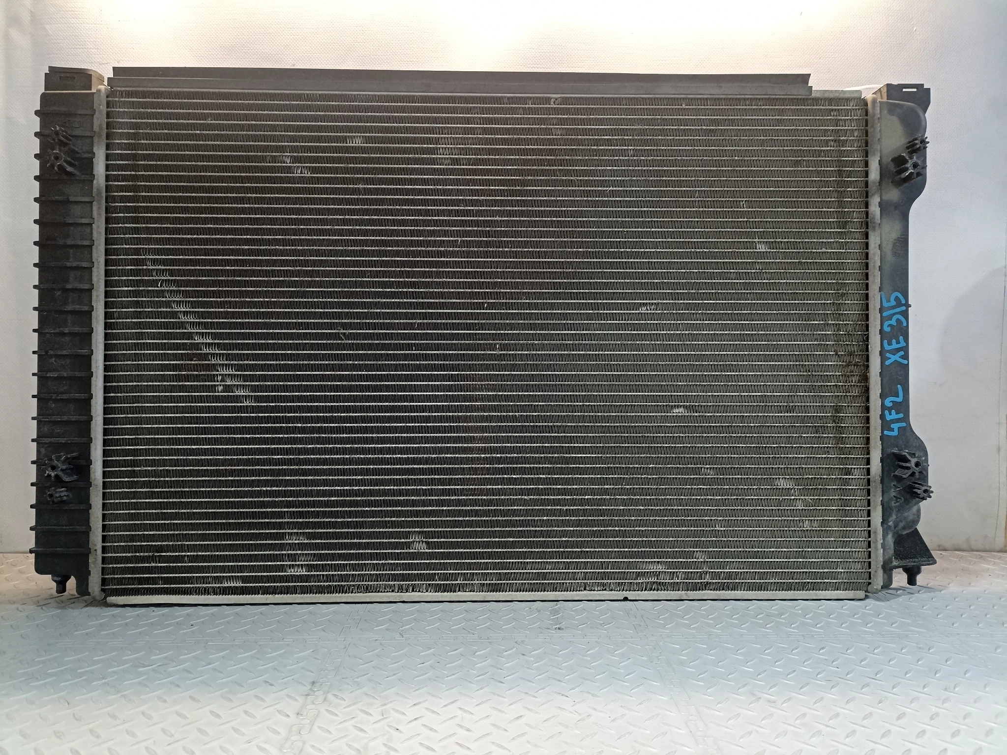 РАДИАТОР ДВИГАТЕЛЯ AUDI 4F0121251M XE315Z