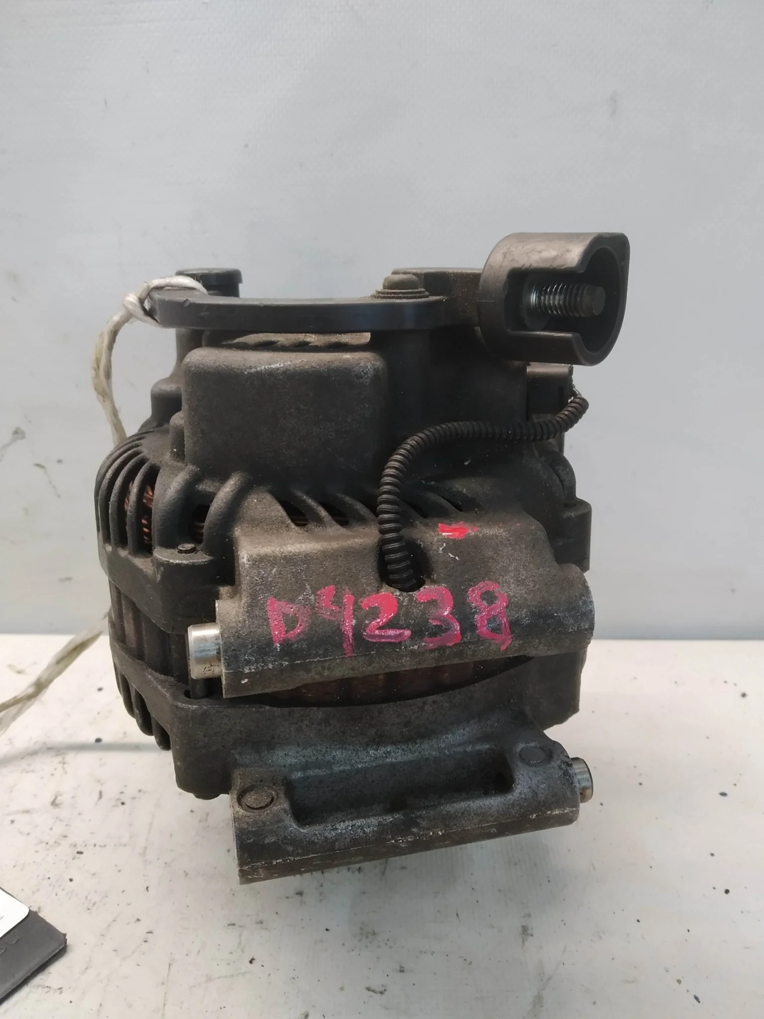 ГЕНЕРАТОР CITROEN MINI PEUGEOT 5702J0 D4238