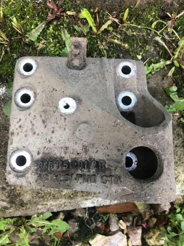 Кронштейн опоры двигателя Porsche Cayenne 2003 955