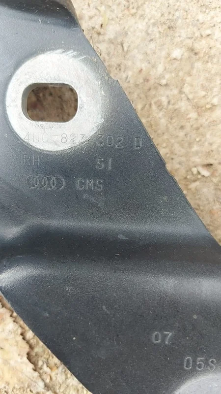 Петля капота Audi A8 2012 D4