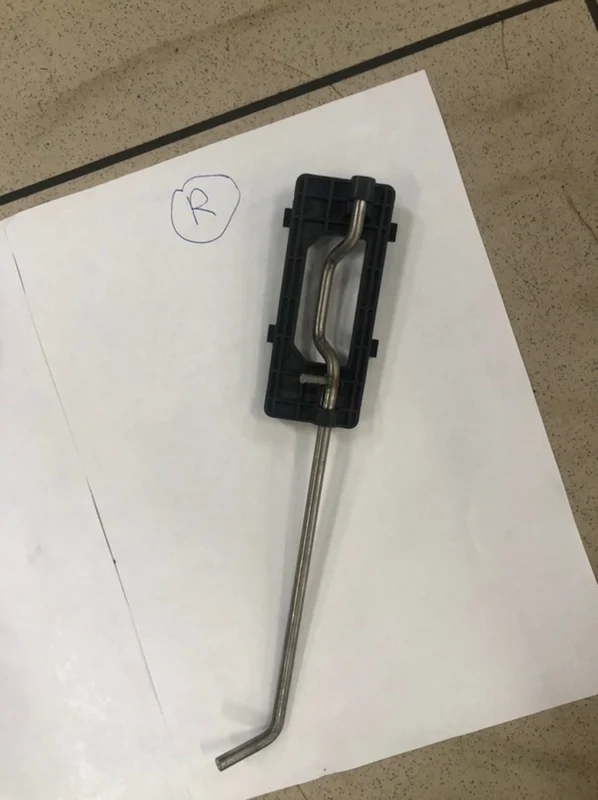 Крепеж фары Porsche Сayenne 2012 958