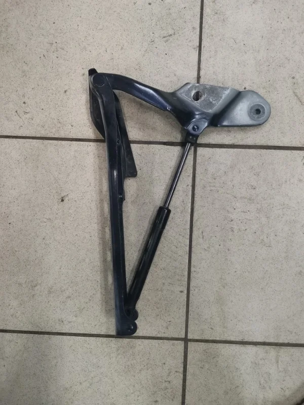 Петля капота Audi A8 2012 D4