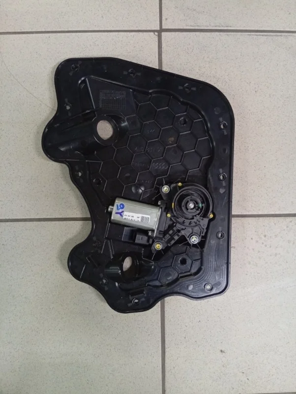 Доводчик двери Porsche Cayenne 2019 9Y