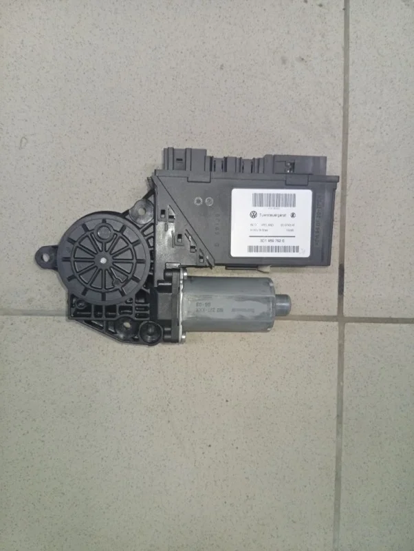 Моторчик стеклоподъемника Porsche Cayenne 2006 955