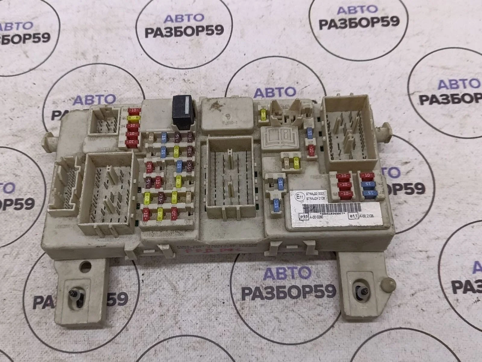 Блок предохранителей Ford Focus II (2005—2008)