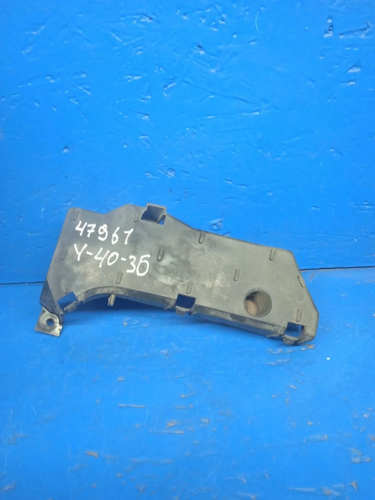 Кронштейн крыла переднего правого Nissan Almera N16 рестайлинг (2002—2006)