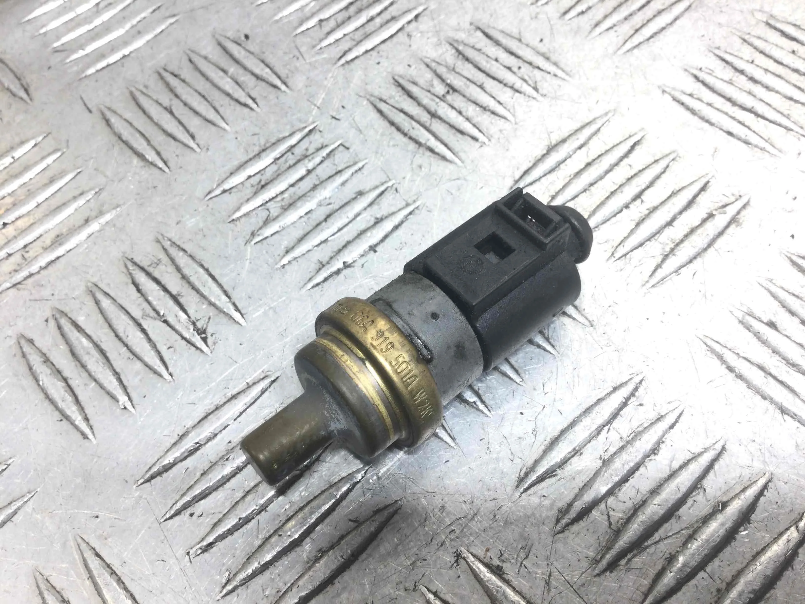 Датчик температуры охлаждающей жидкости Volkswagen Golf 4 поколение (1997-2004) дизель 1.9 TDI Механика Х/б