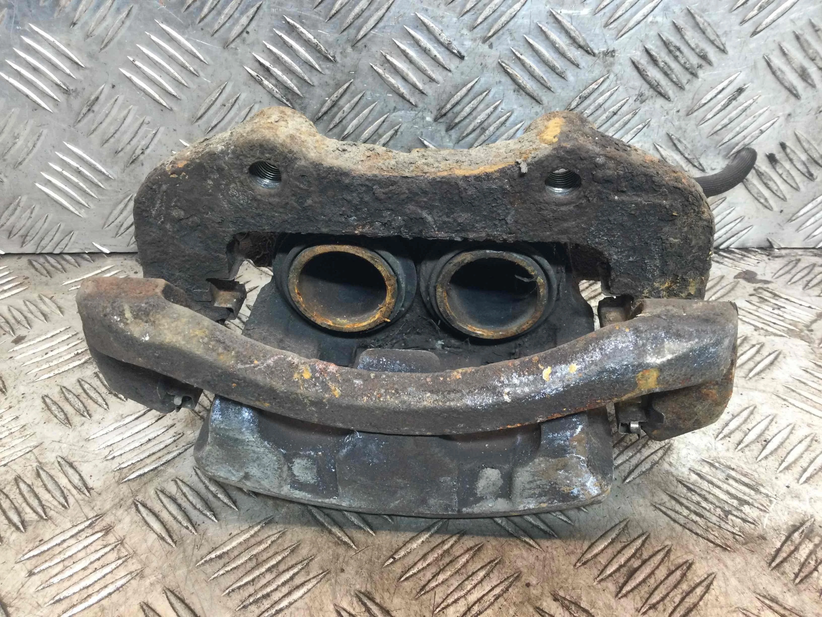 Суппорт передний правый Nissan X-Trail T30 [рестайлинг] (2004-2007) дизель 2.2 TD Механика Внедорожник