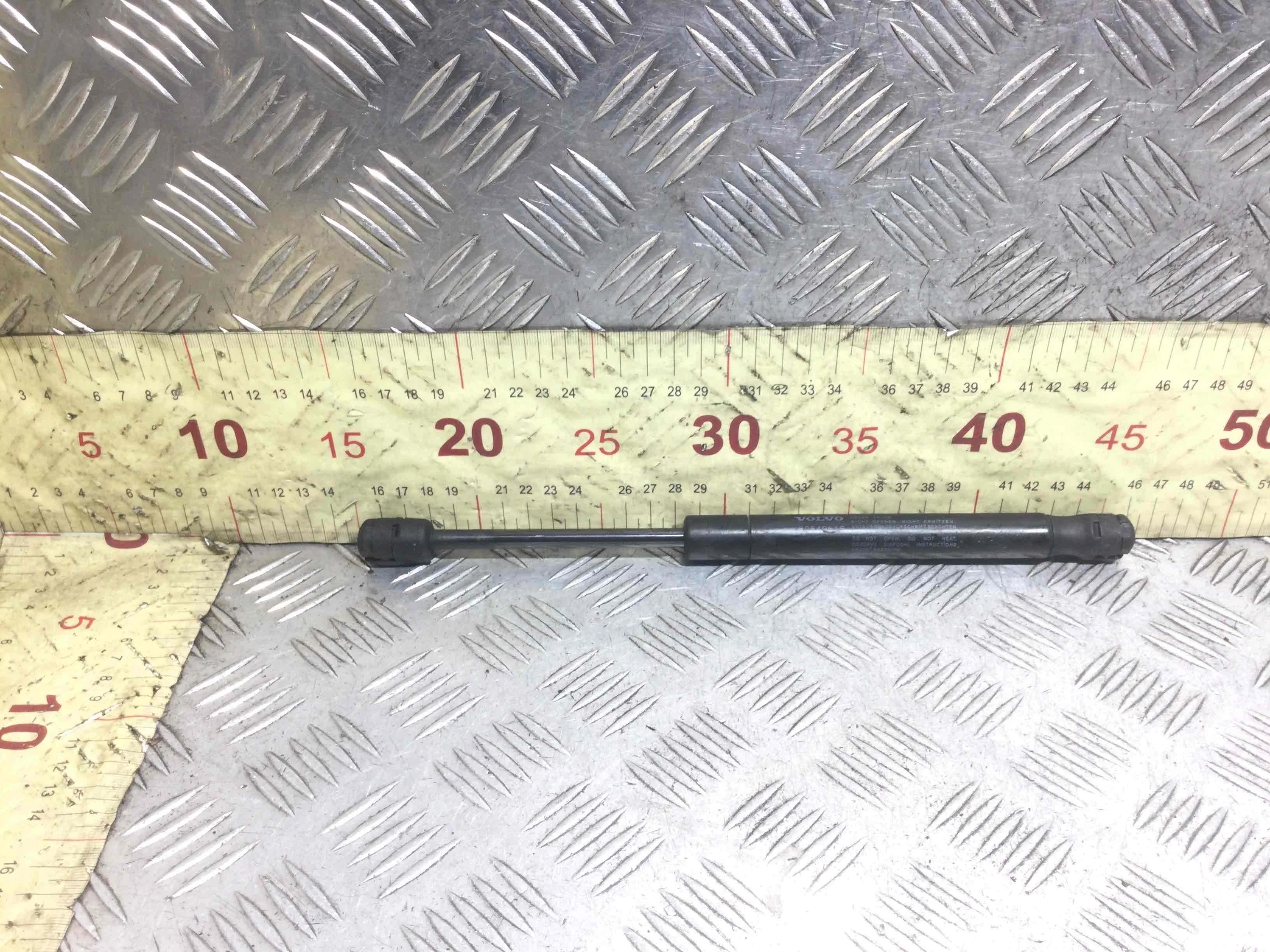 Амортизатор капота Volvo V70 3 поколение (рестайлинг) (2013-2026) дизель 2.0 TD Автомат Универсал