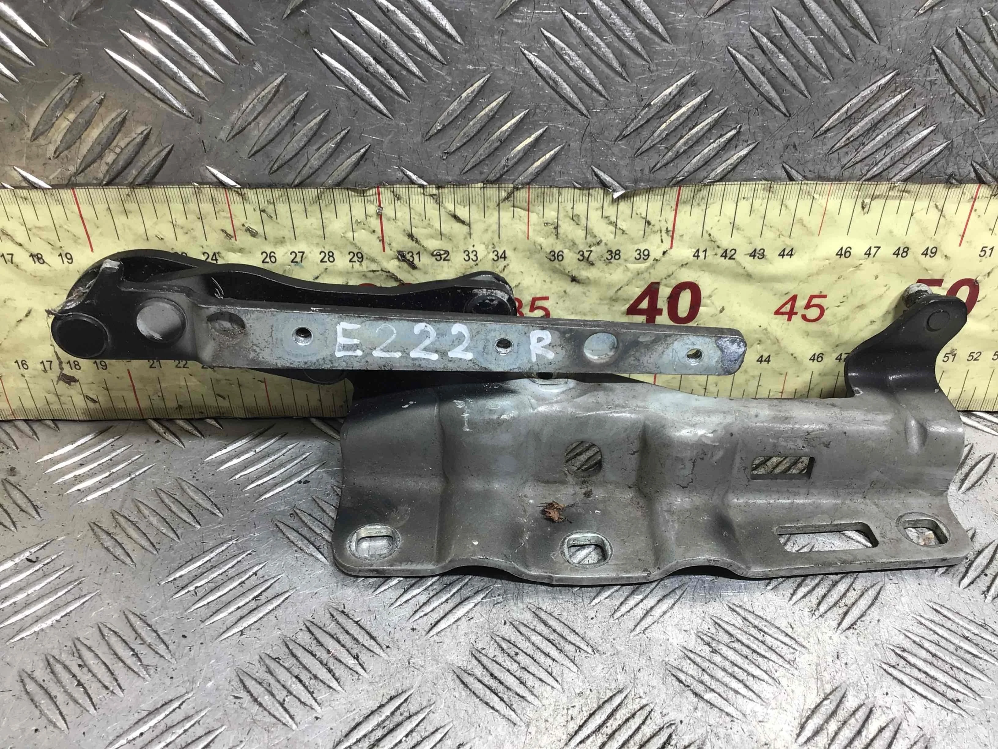 Петля капота правая Mercedes CLK W209/A209 [рестайлинг] (2005-2010) дизель 2.2 CDI Автомат Седан