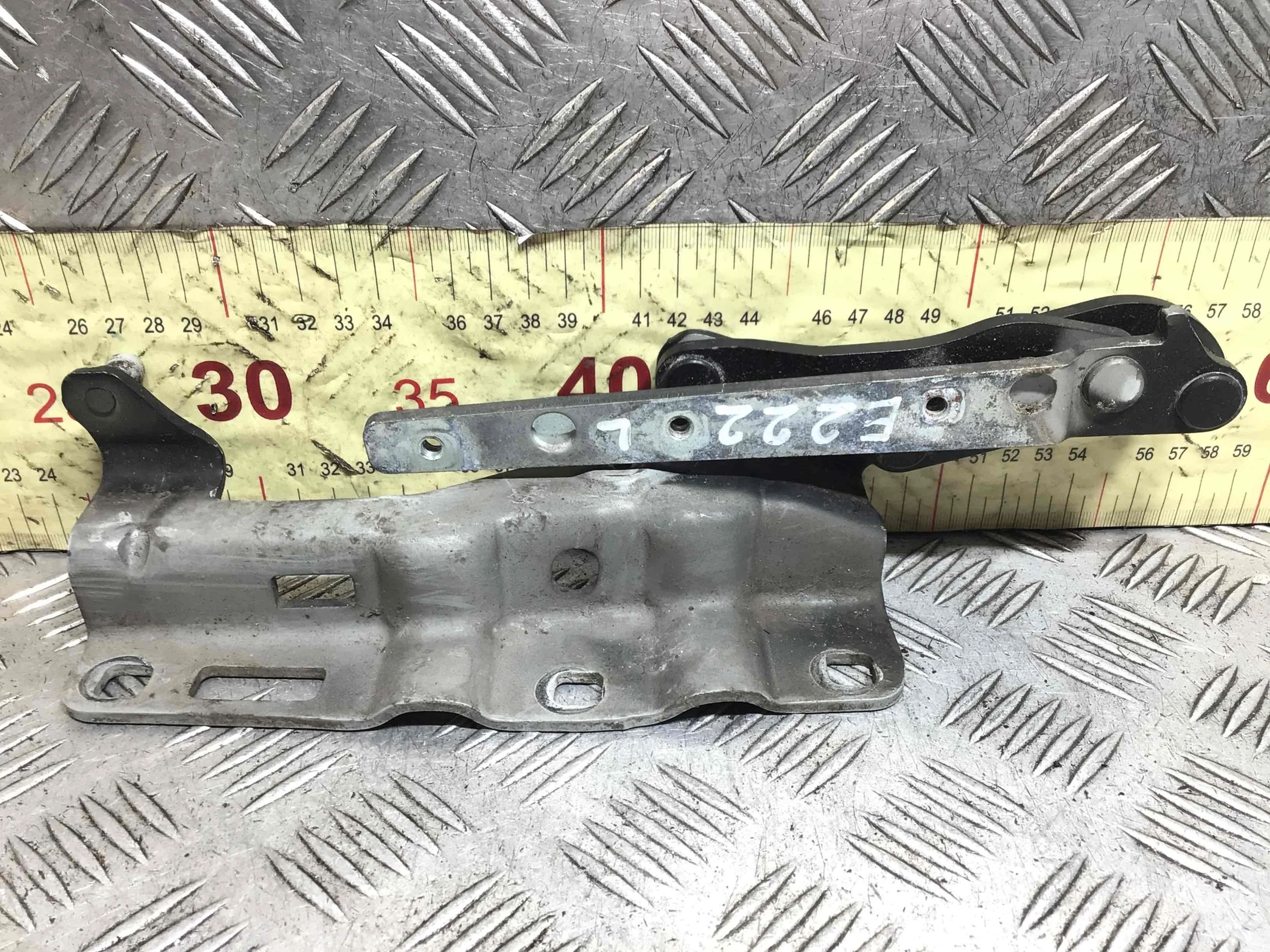 Петля капота левая Mercedes CLK W209/A209 [рестайлинг] (2005-2010) дизель 2.2 CDI Автомат Седан