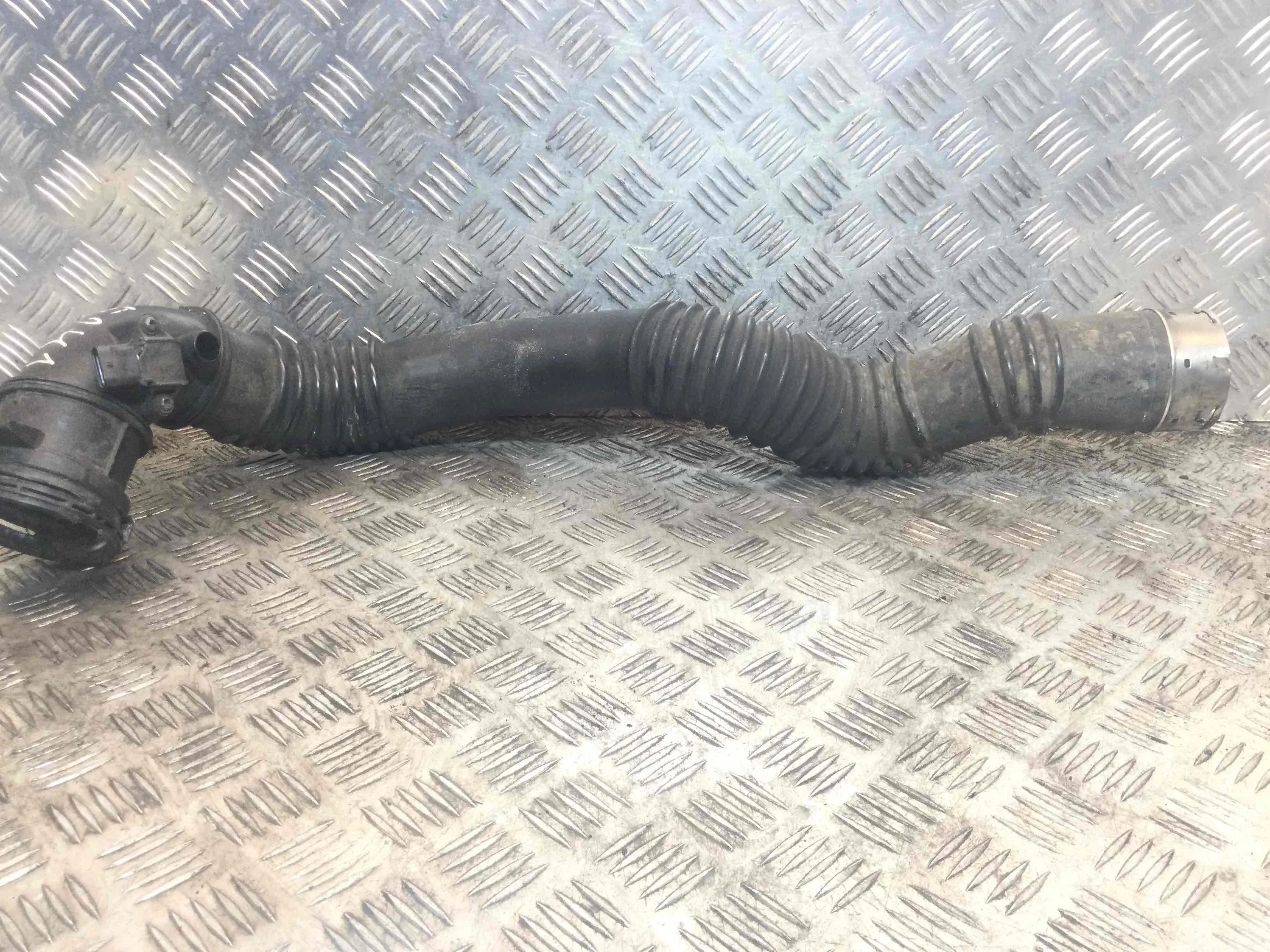 Патрубок интеркулера BMW 5-Series F10/F11/GT F07 (2009-2013) бензин 2.0 i Автомат Универсал