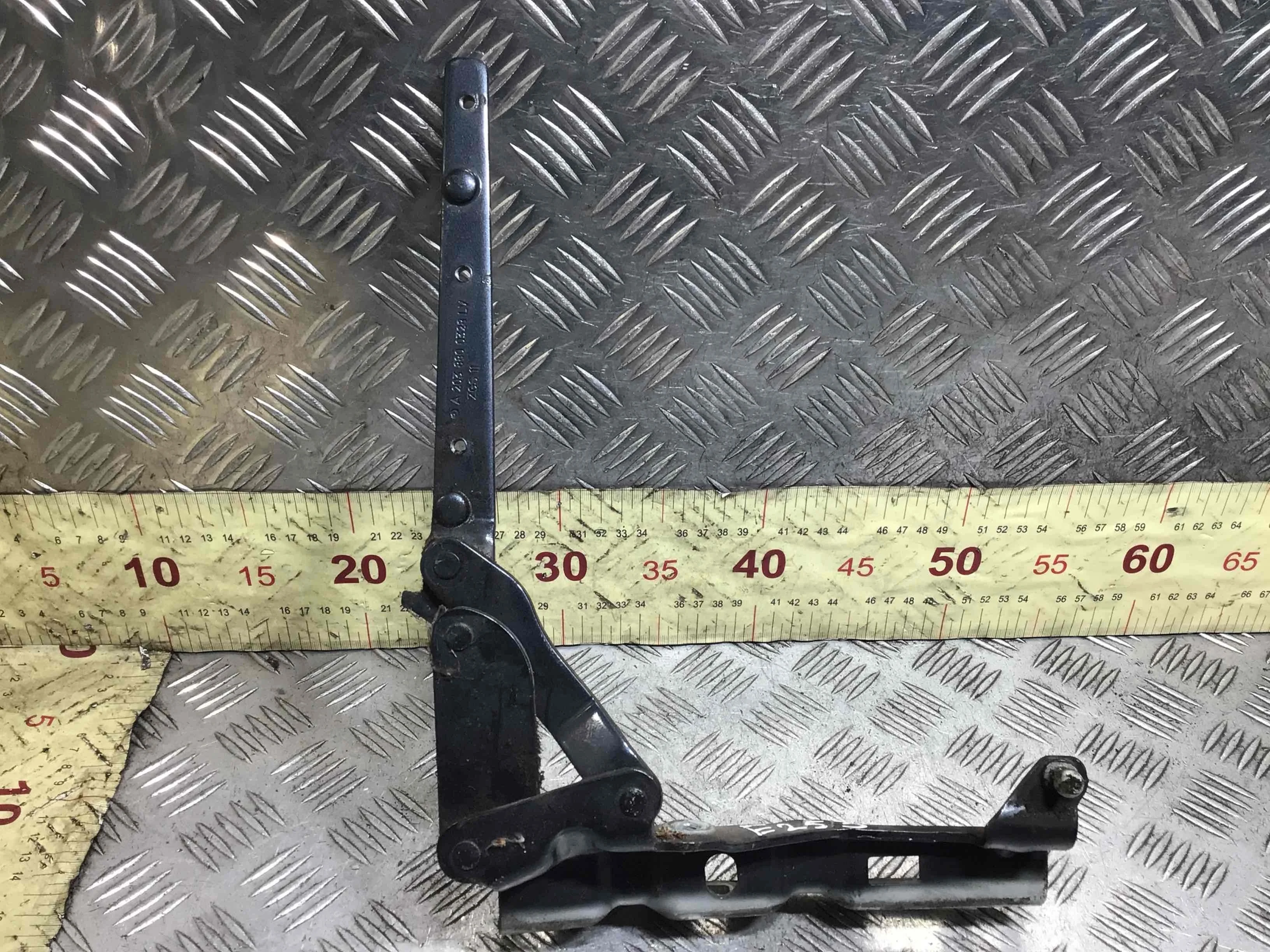 Петля капота левая Mercedes CLC CL203 [рестайлинг] (2008-2011) бензин 3.5 i Автомат Купе