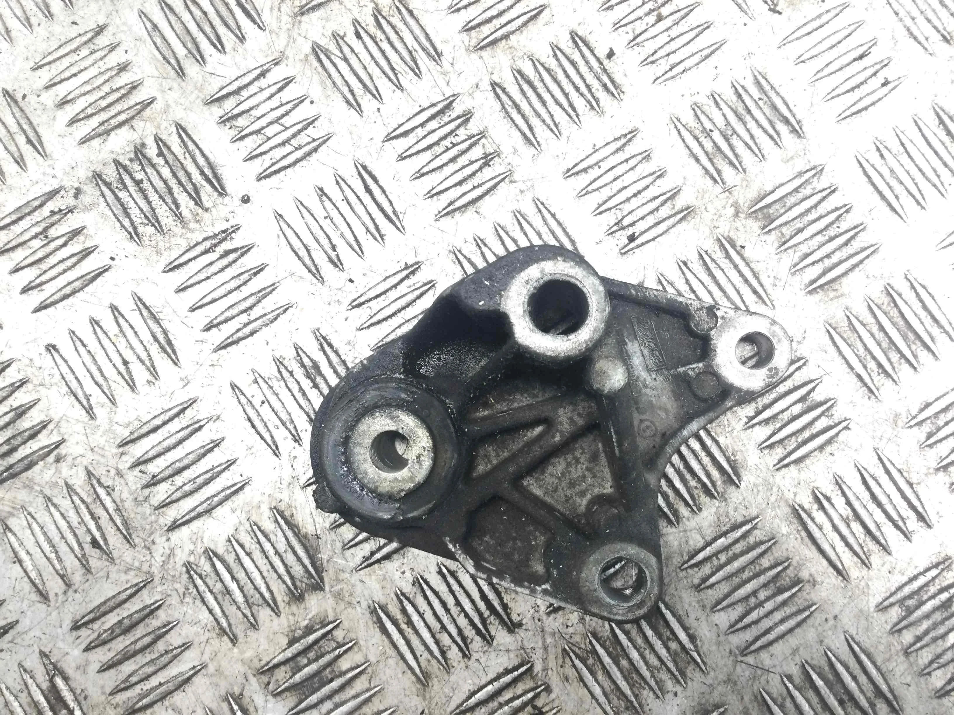 Кронштейн КПП Ford Focus 2 поколение [рестайлинг] (2008-2011) бензин 1.6 i Механика Х/б