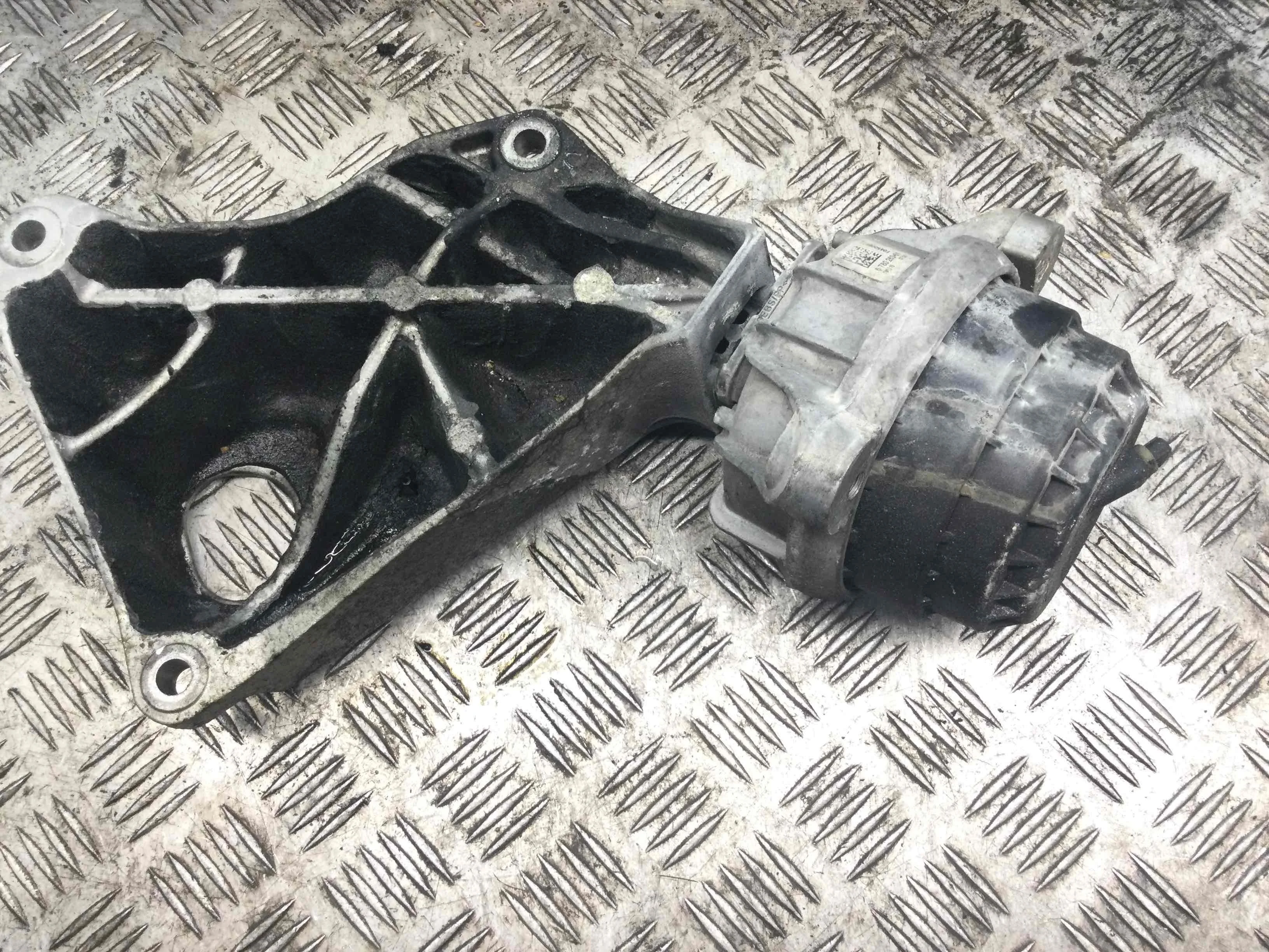 Подушка крепления двигателя BMW 5-Series F10/F11/GT F07 (2009-2013) дизель 2.0 TD Механика Универсал