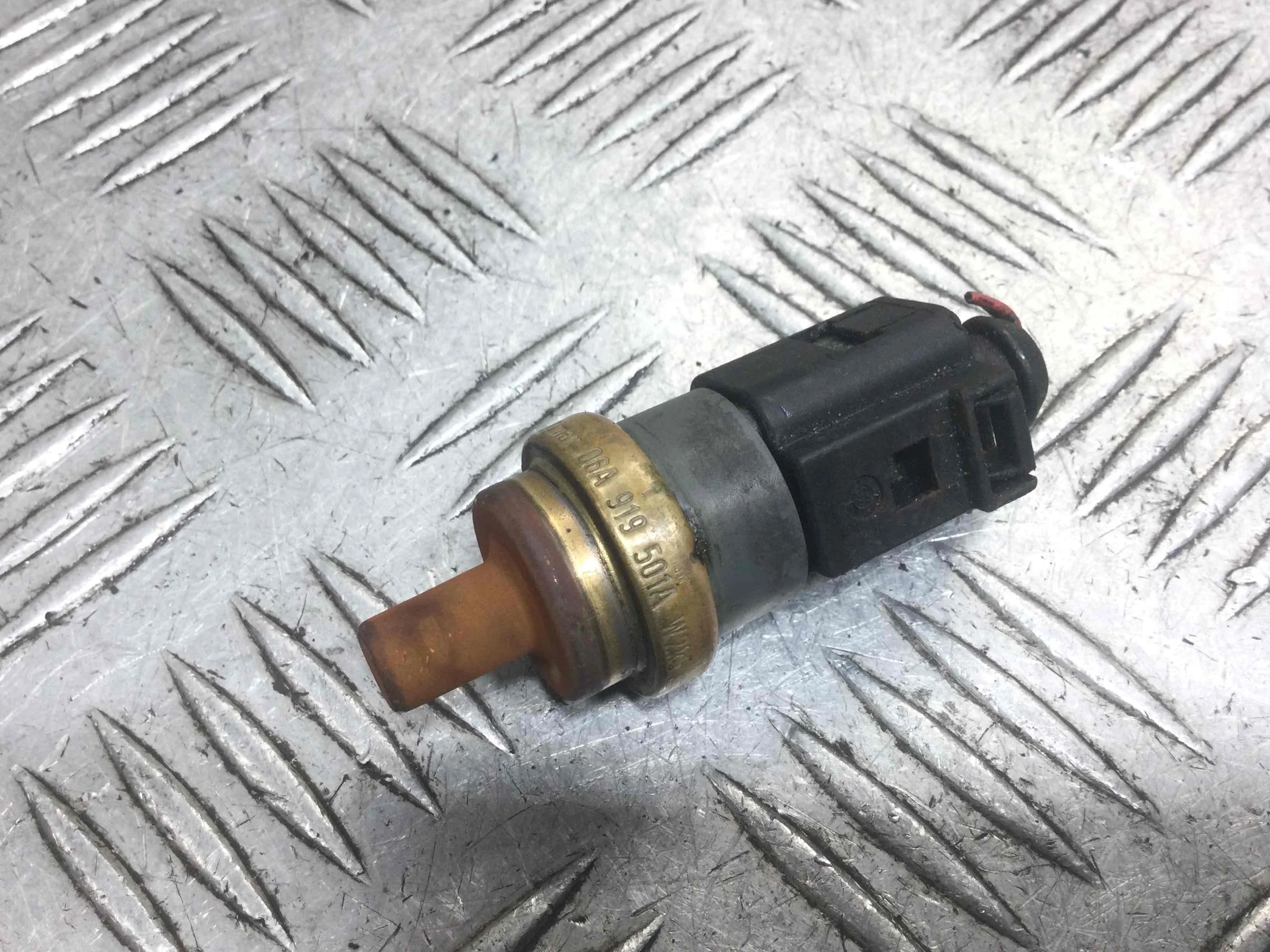 Датчик температуры охлаждающей жидкости Volkswagen Passat B6 (2005-2010) дизель 2.0 TDI Механика Седан