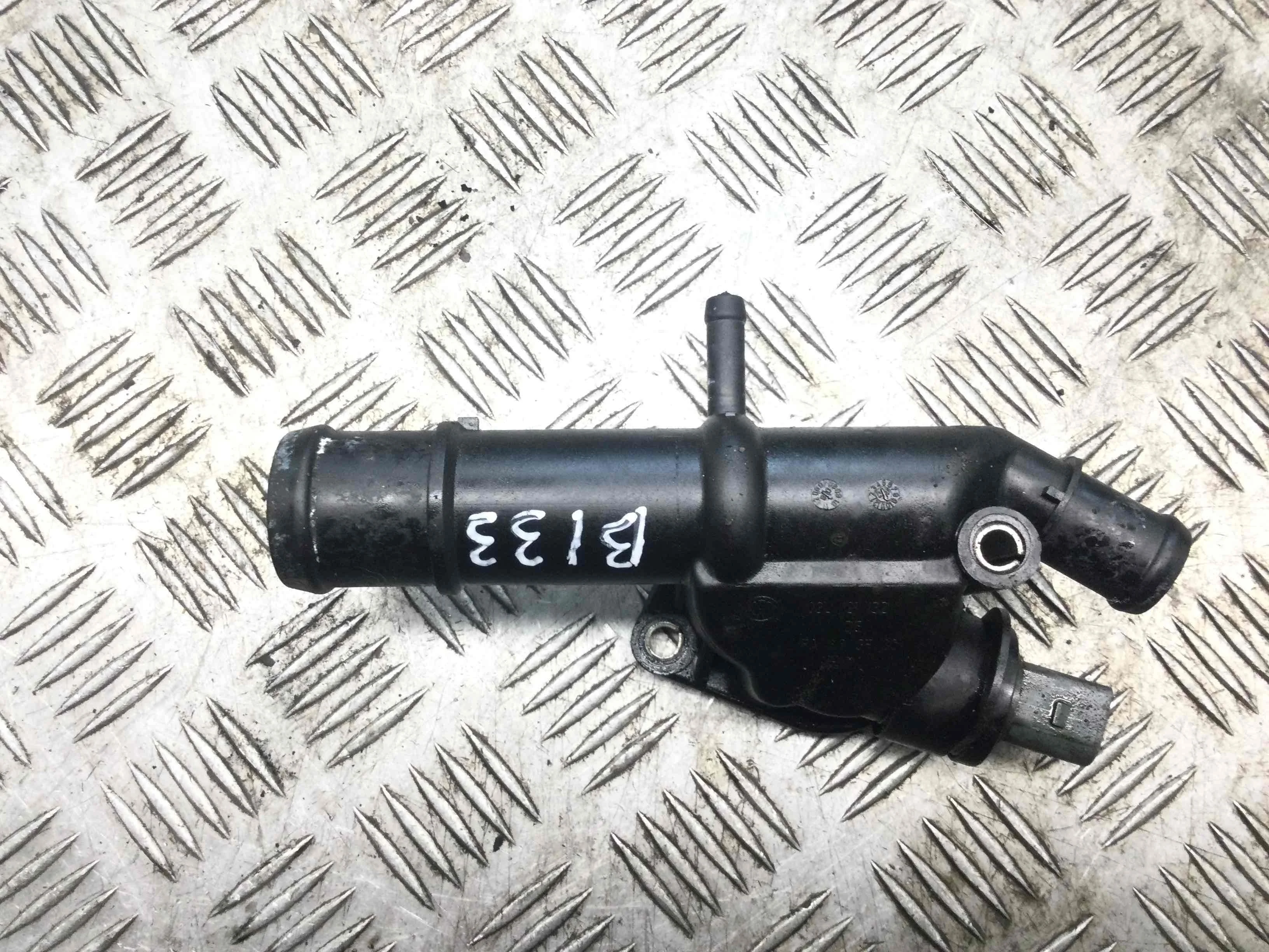 Фланец (тройник) системы охлаждения Volvo V70 2 поколение (2000-2005) дизель 2.4 TDI Автомат Универсал