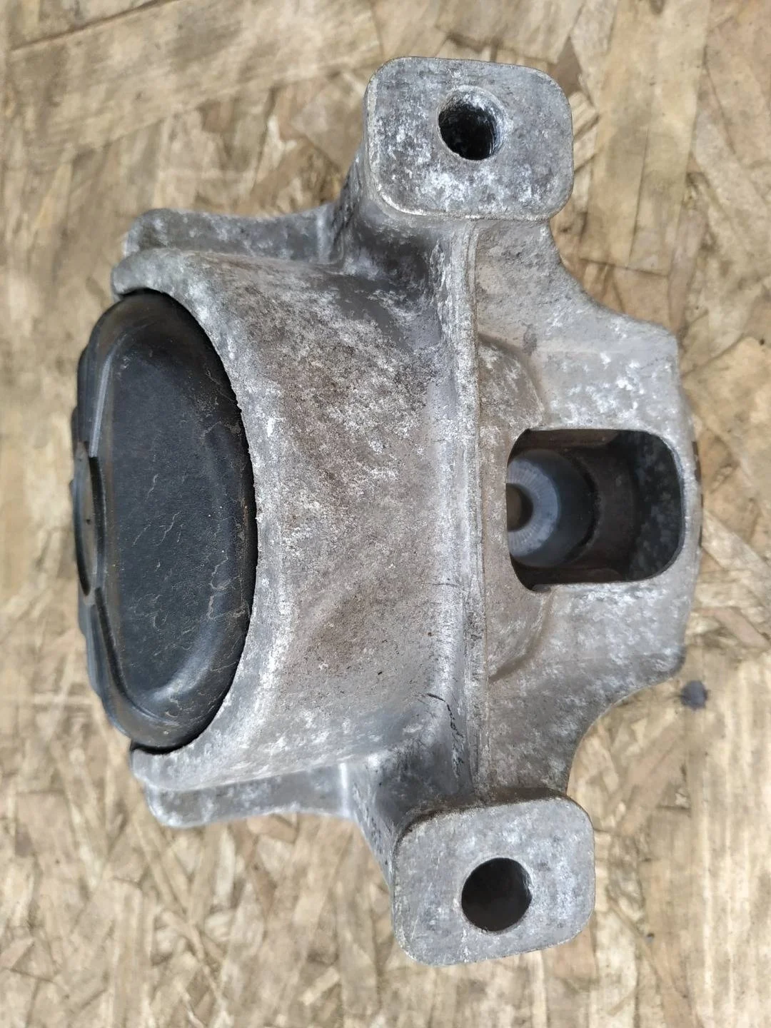 подушка крепления двигателя правая Audi A4 B8/8K