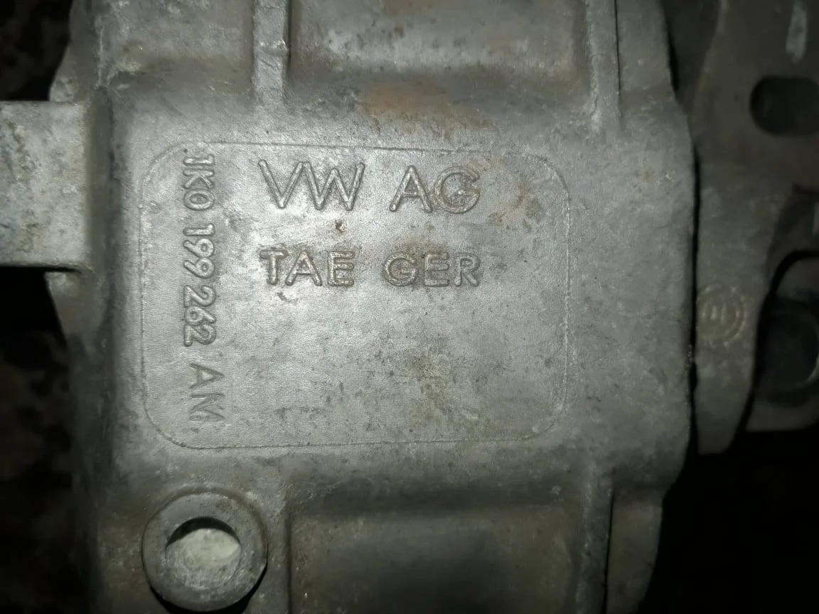 кронштейн двигателя правый Volkswagen Passat B6  2008