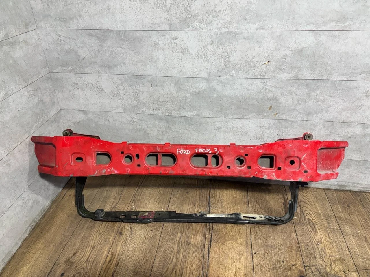 усилитель переднего бампера Ford Focus 3