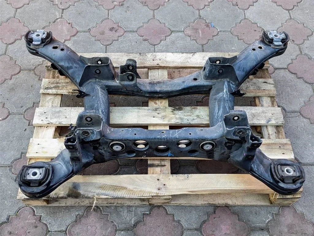 Подрамник задний Mercedes-Benz