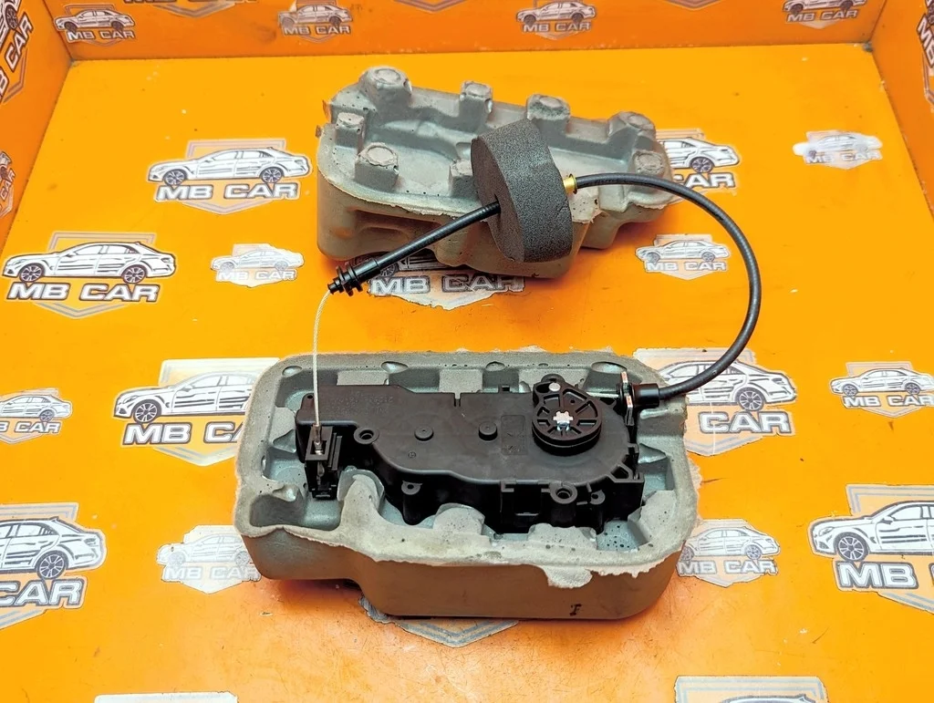 Активатор замка багажника Mercedes-Benz