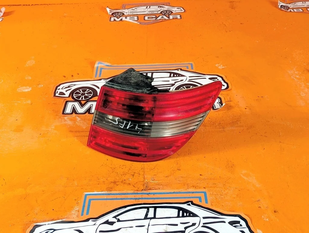 Фонарь задний правый Mercedes-Benz