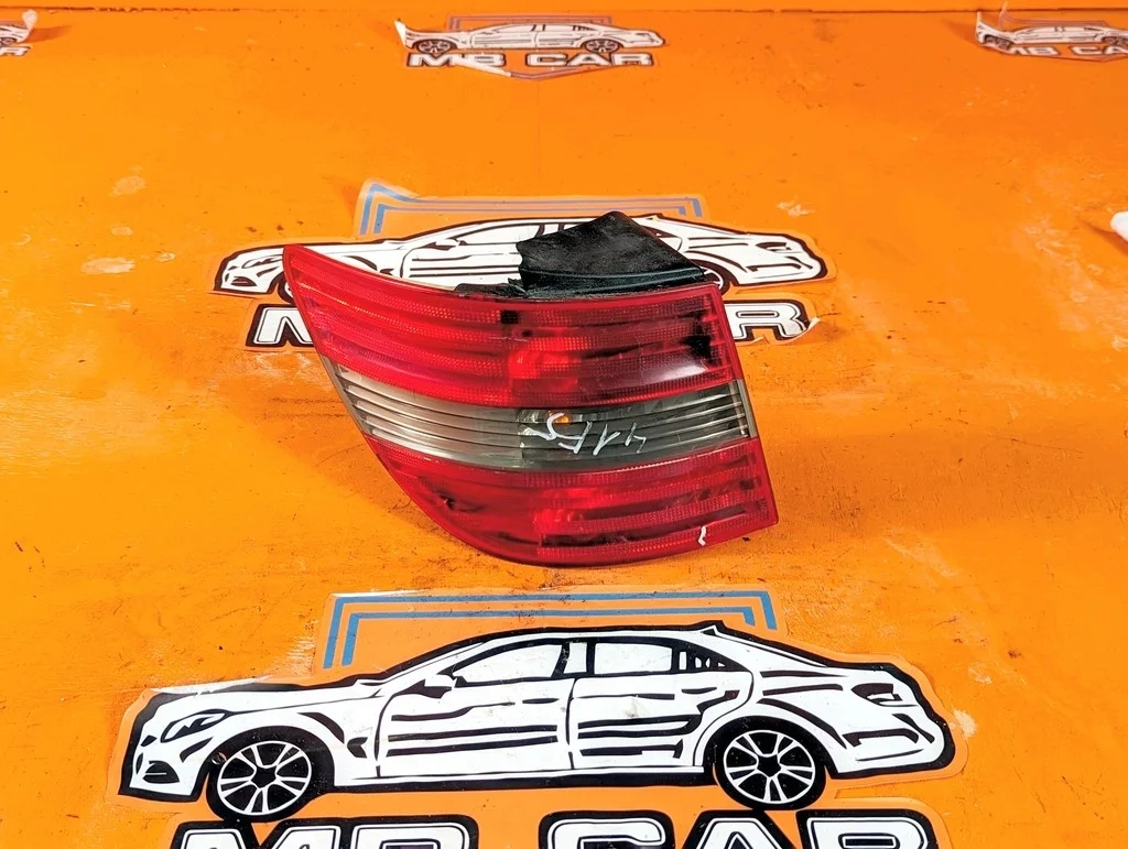 Фонарь задний левый Mercedes-Benz