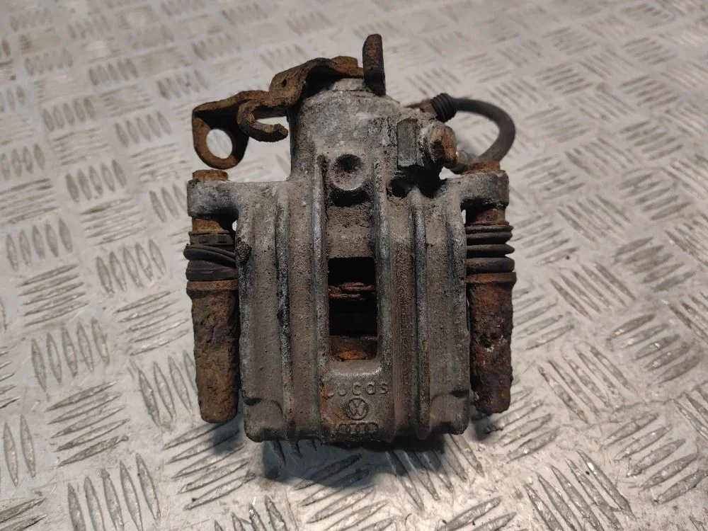 Суппорт задний правый Volkswagen Golf 4