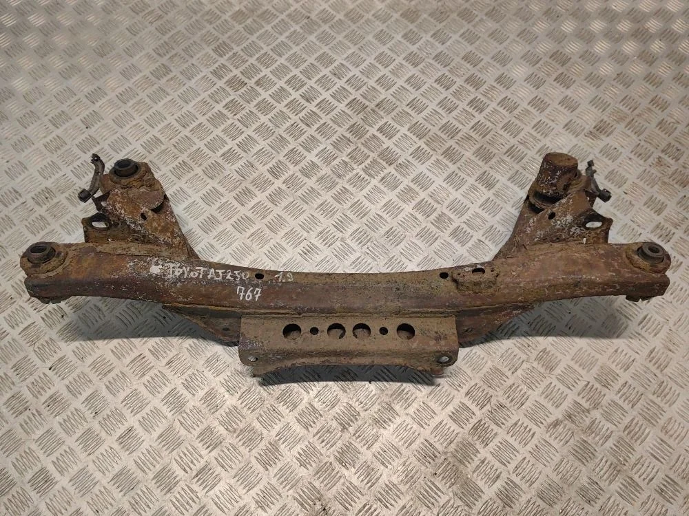 Подрамник задний Toyota Avensis T250