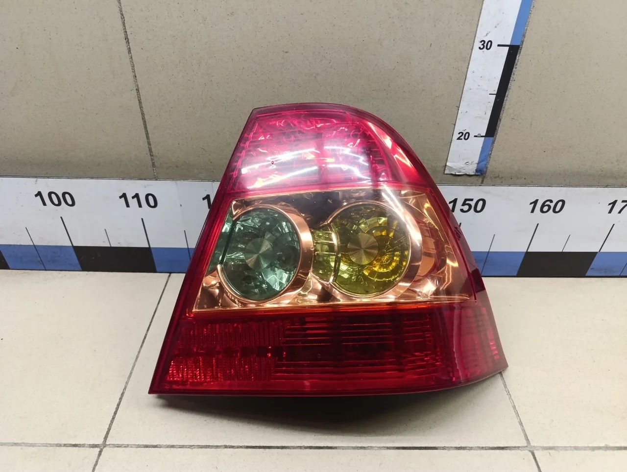 Фонарь задний правый Corolla E12 2001-2006