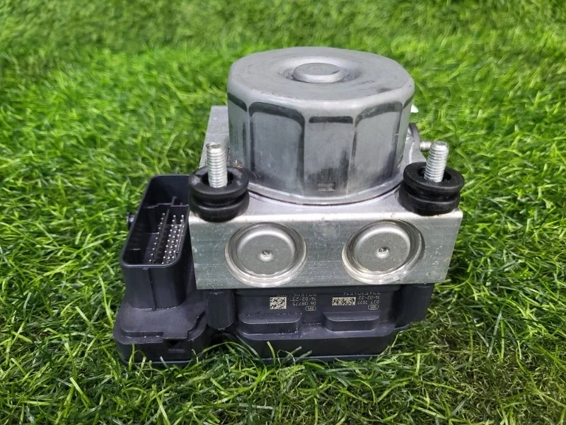 Блок ABS Renault Captur 2013 476605492R J87 H5F