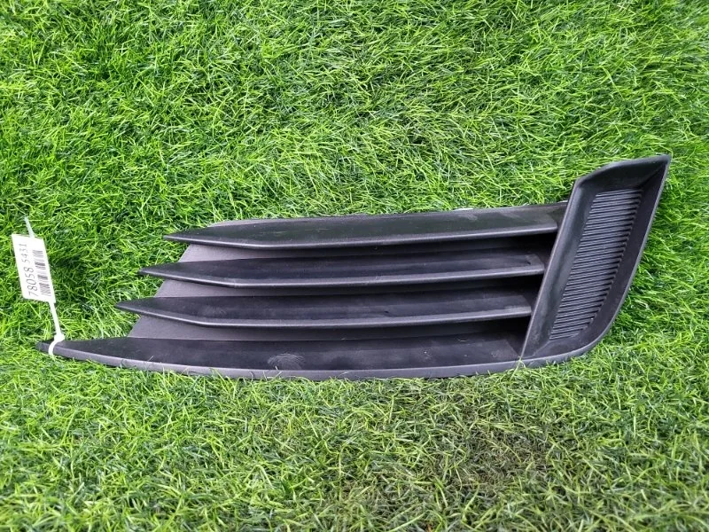 Решетка в бампер Audi A3 2014 8V5807682 8V CXS 1.4T