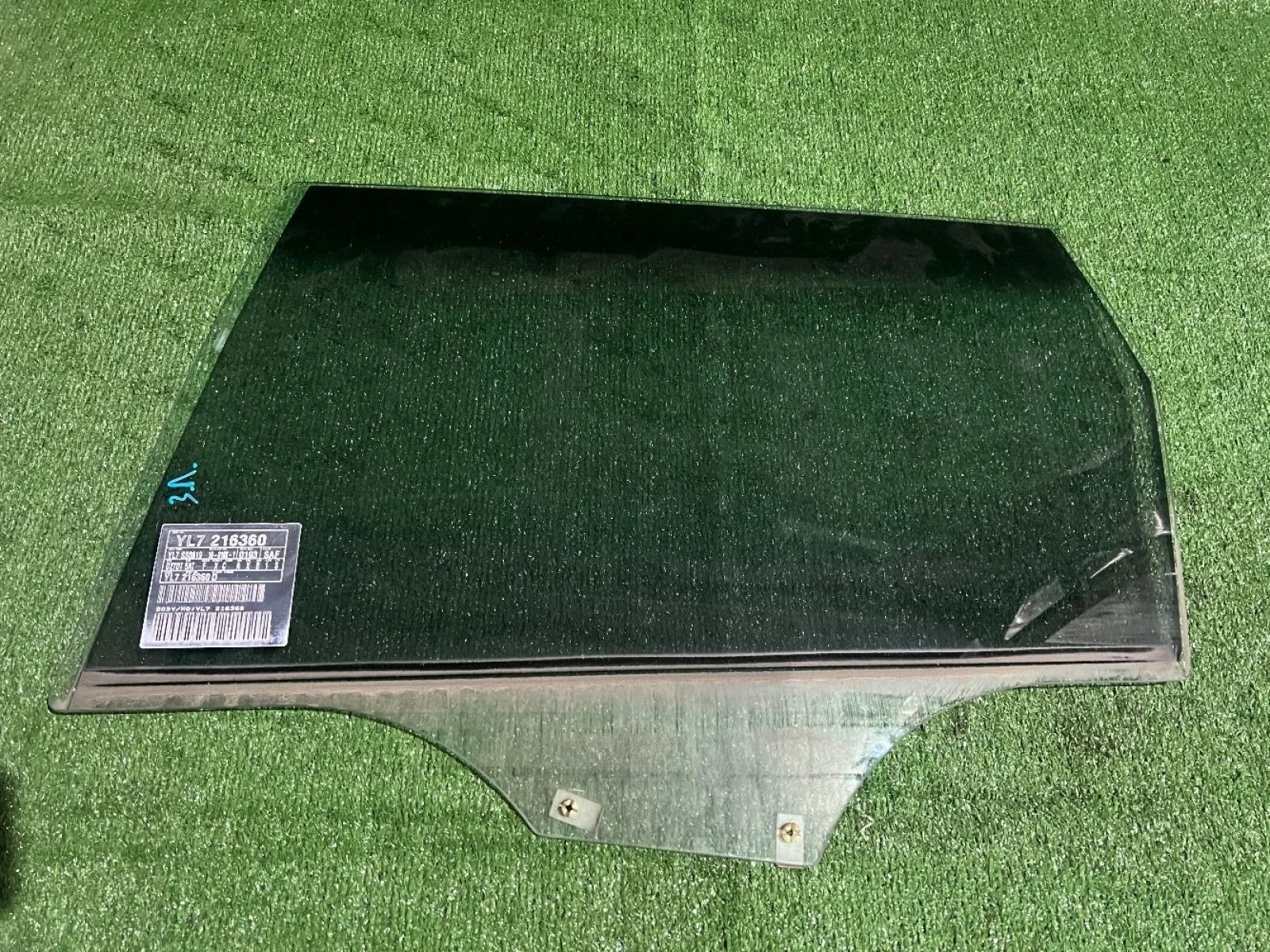 Стекло двери задней левой SsangYong Rexton I (2001—2009)