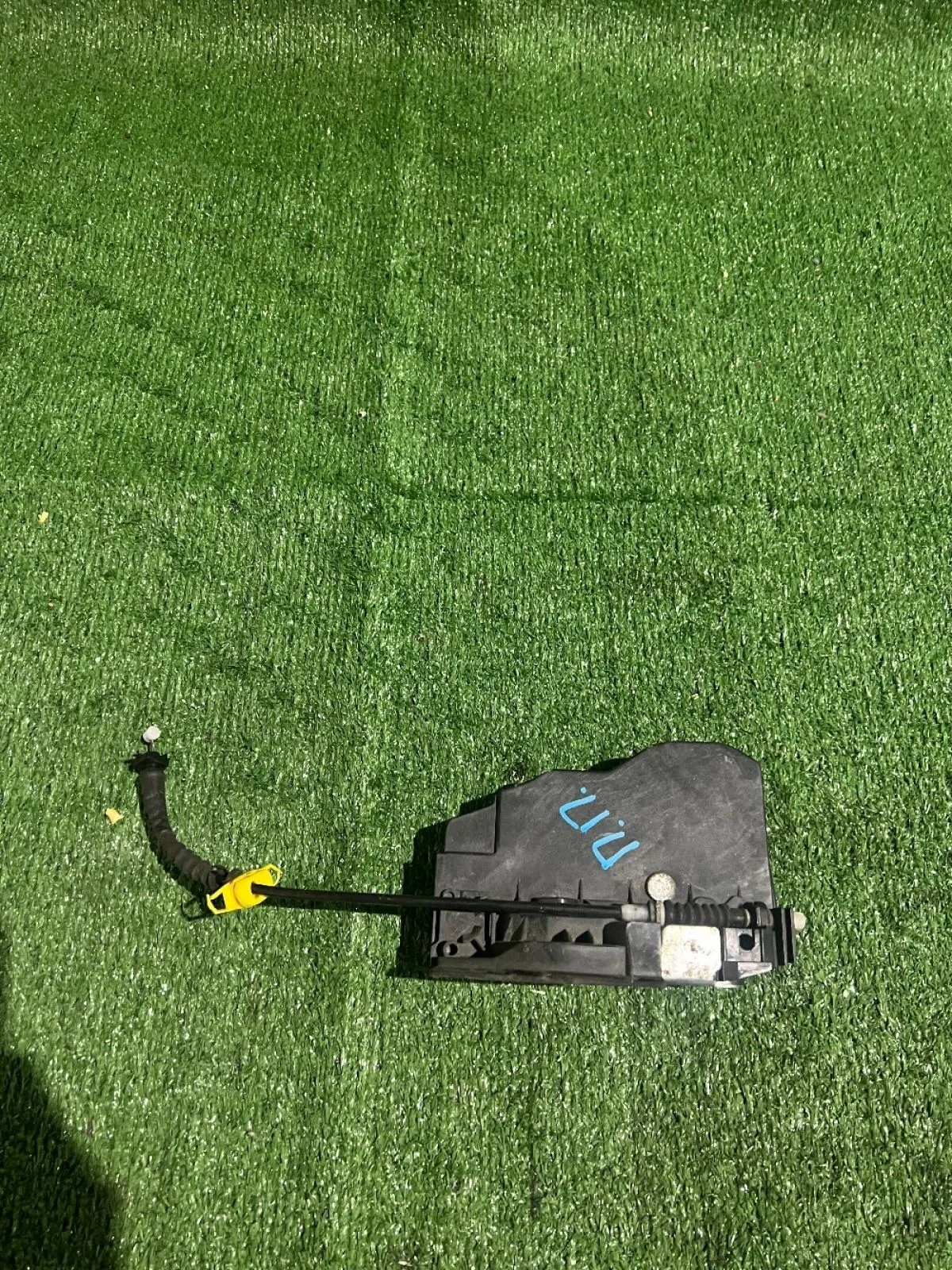 Замок двери передней правой BMW X3 E83 рестайлинг (2006—2010)