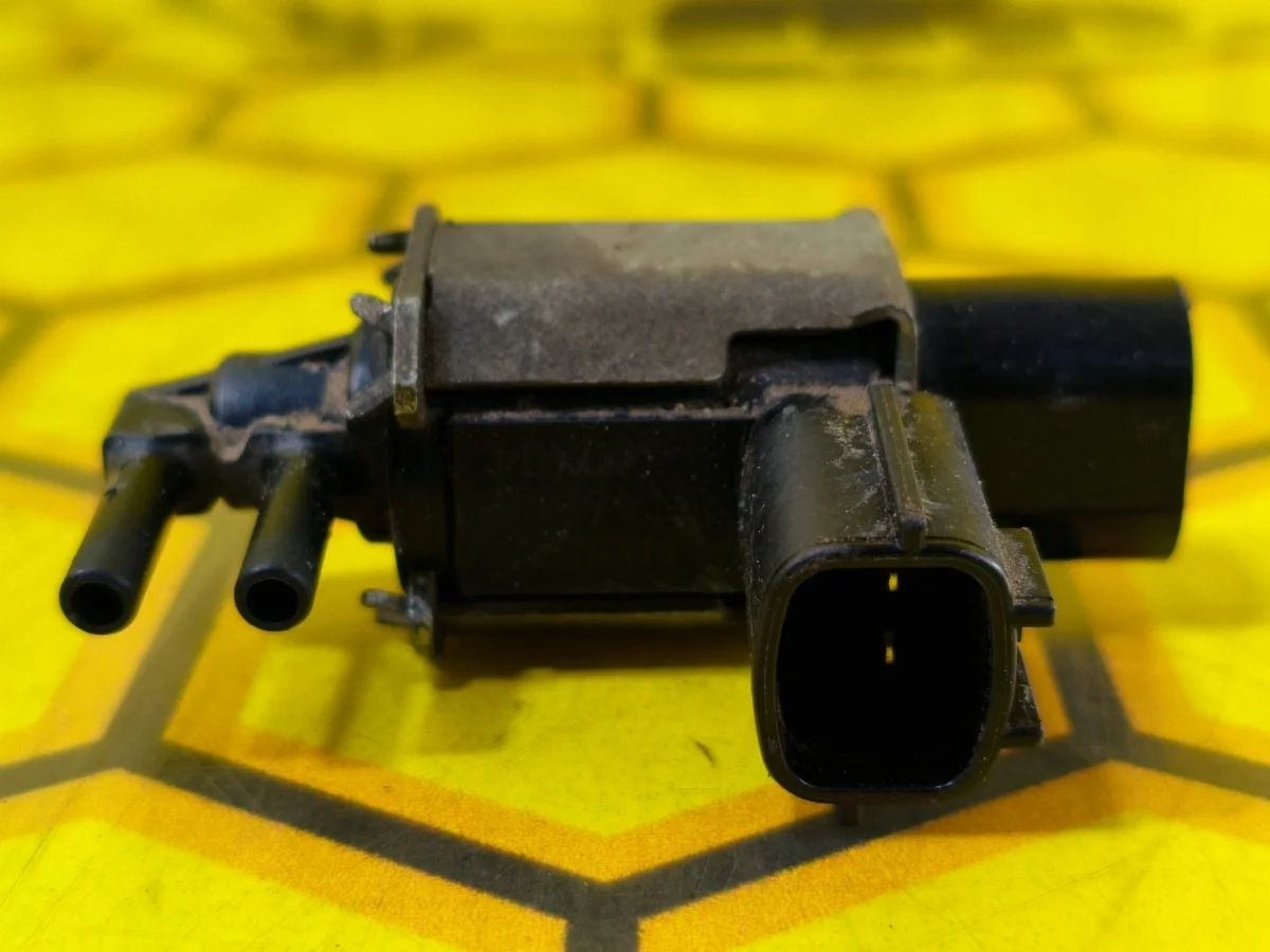 Клапан электромагнитный Nissan Murano 2011 149558J10A Z51 VQ35DE