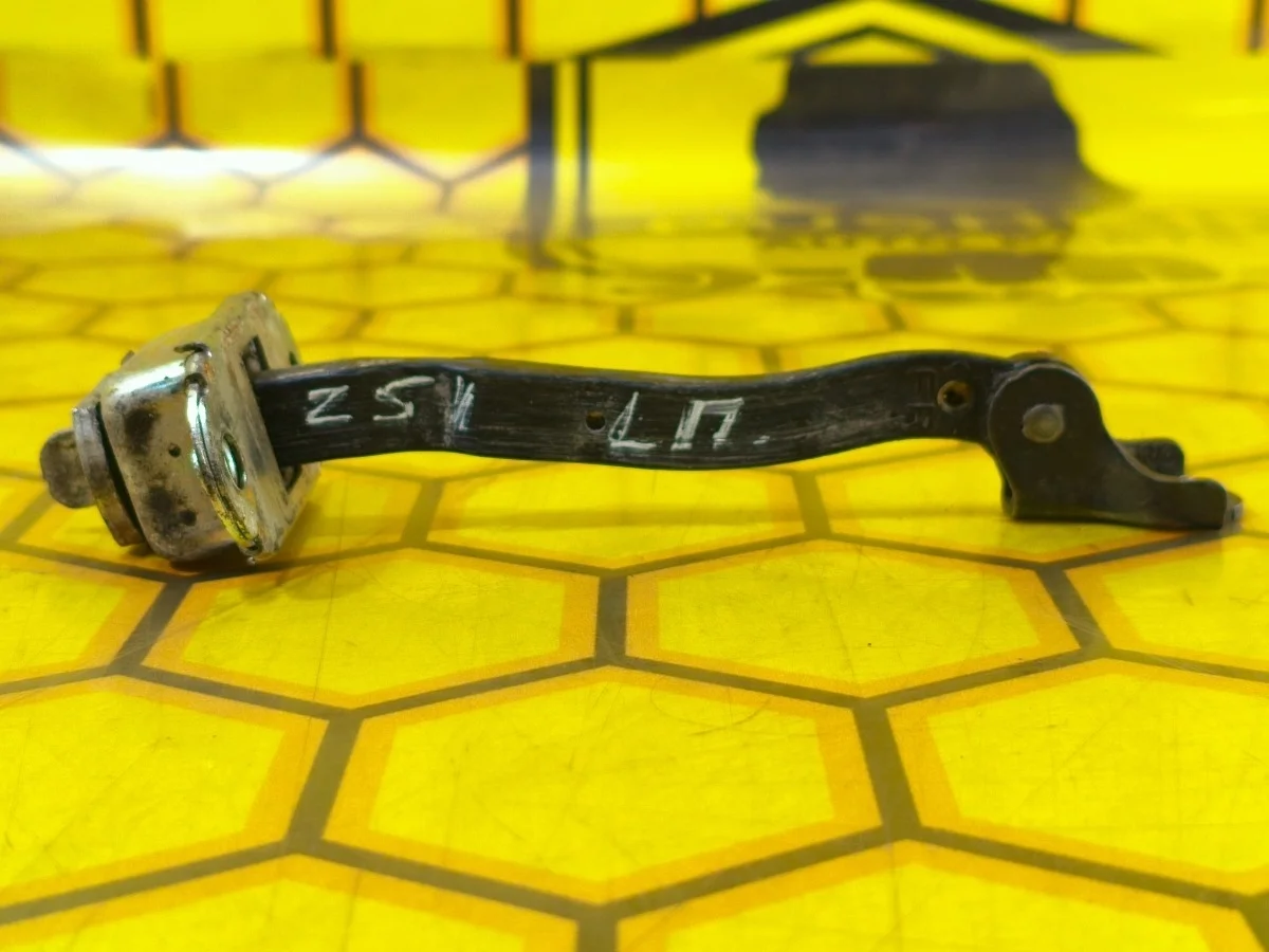 Ограничитель двери Nissan Murano 2011 804301AA0A Z51 VQ35DE, передний левый