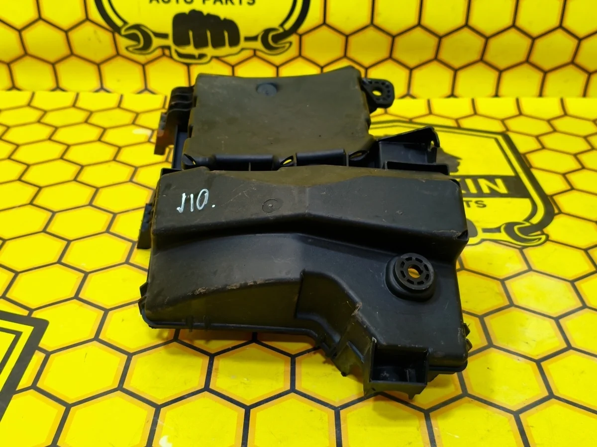 Корпус блока предохранителей Nissan Qashqai 2007 284B8JD00A J10