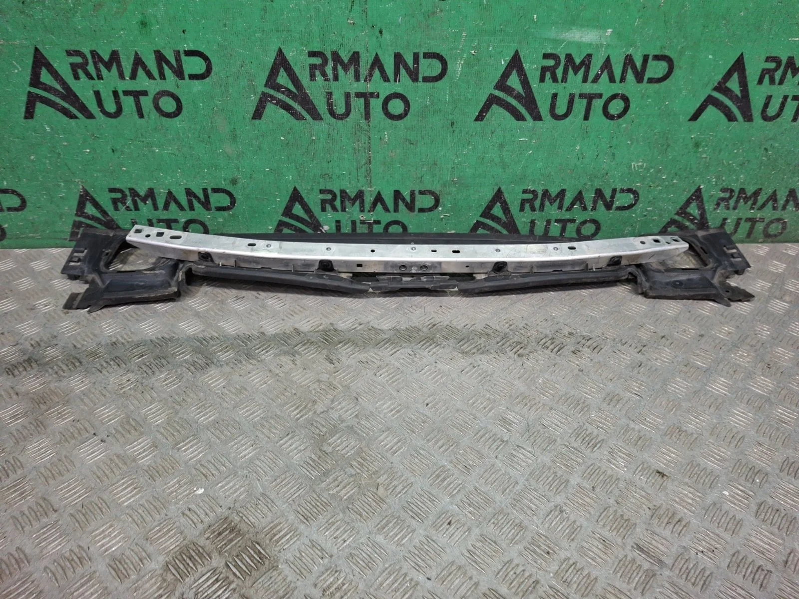 Дефлектор радиатора верхний BMW 5 series 2016-нв G30 G31