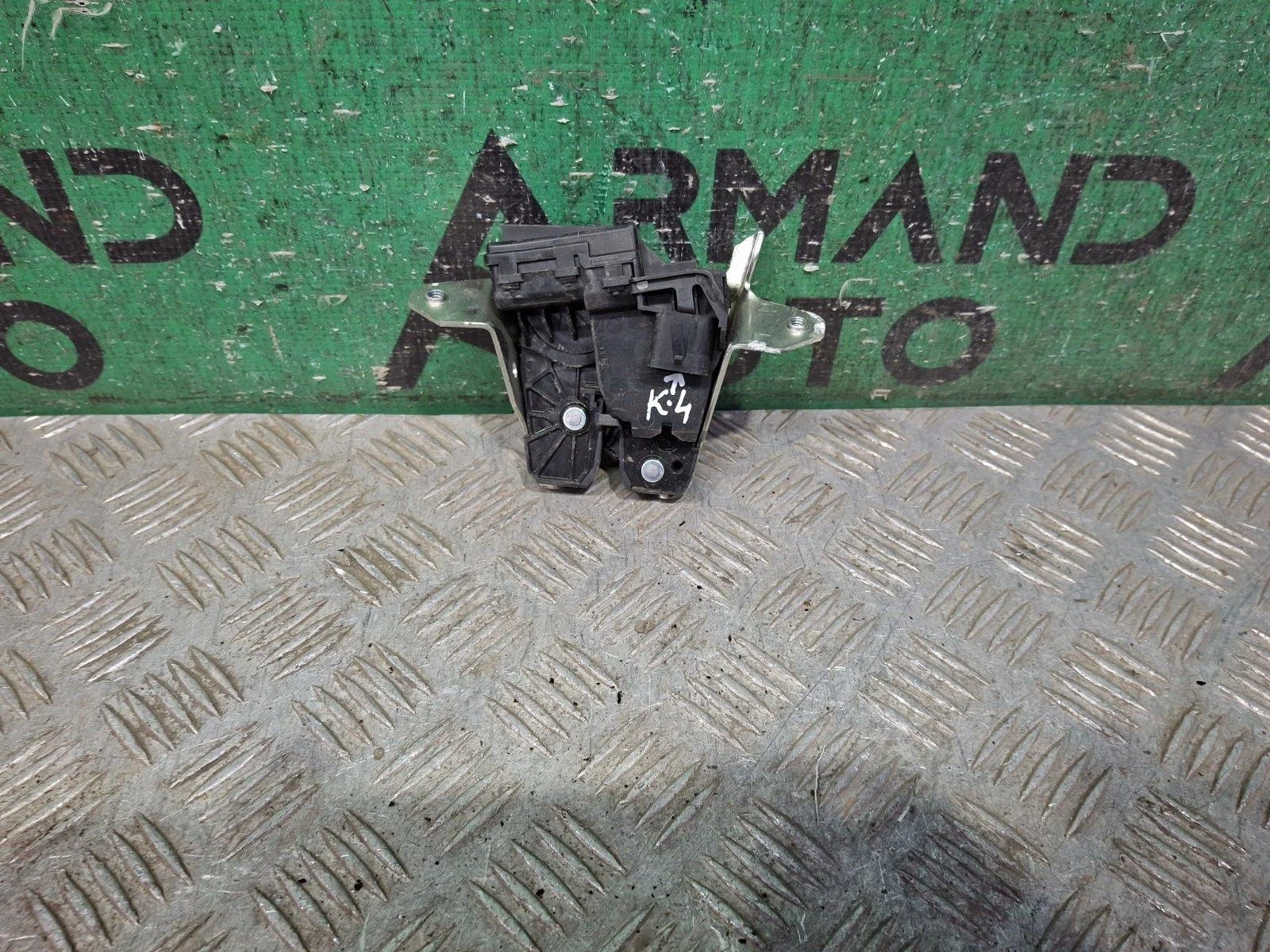 Замок двери багажника Mercedes CLA-Class 2019-нв C118