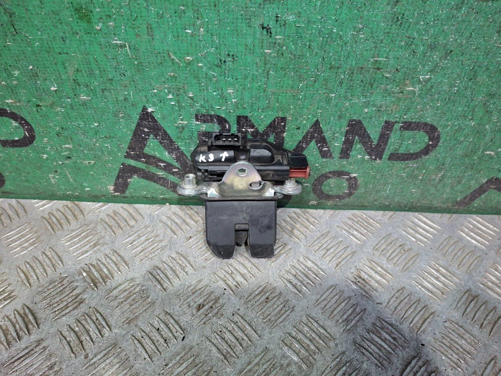 Замок крышки багажника Volkswagen Polo 2009-2020 5